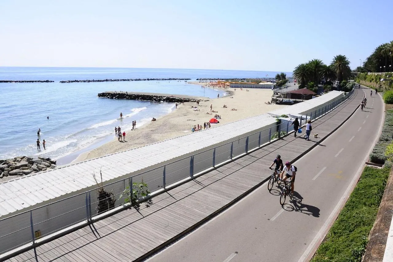 Villa Savoia Bach 0-13 Sanremo Apartment