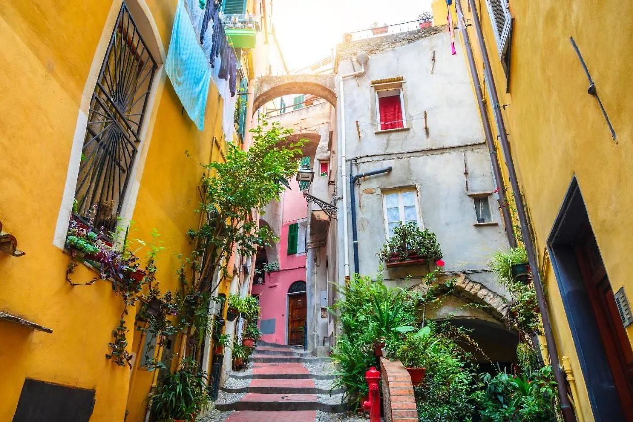 Villa Savoia Bach 0-13 Sanremo Apartment