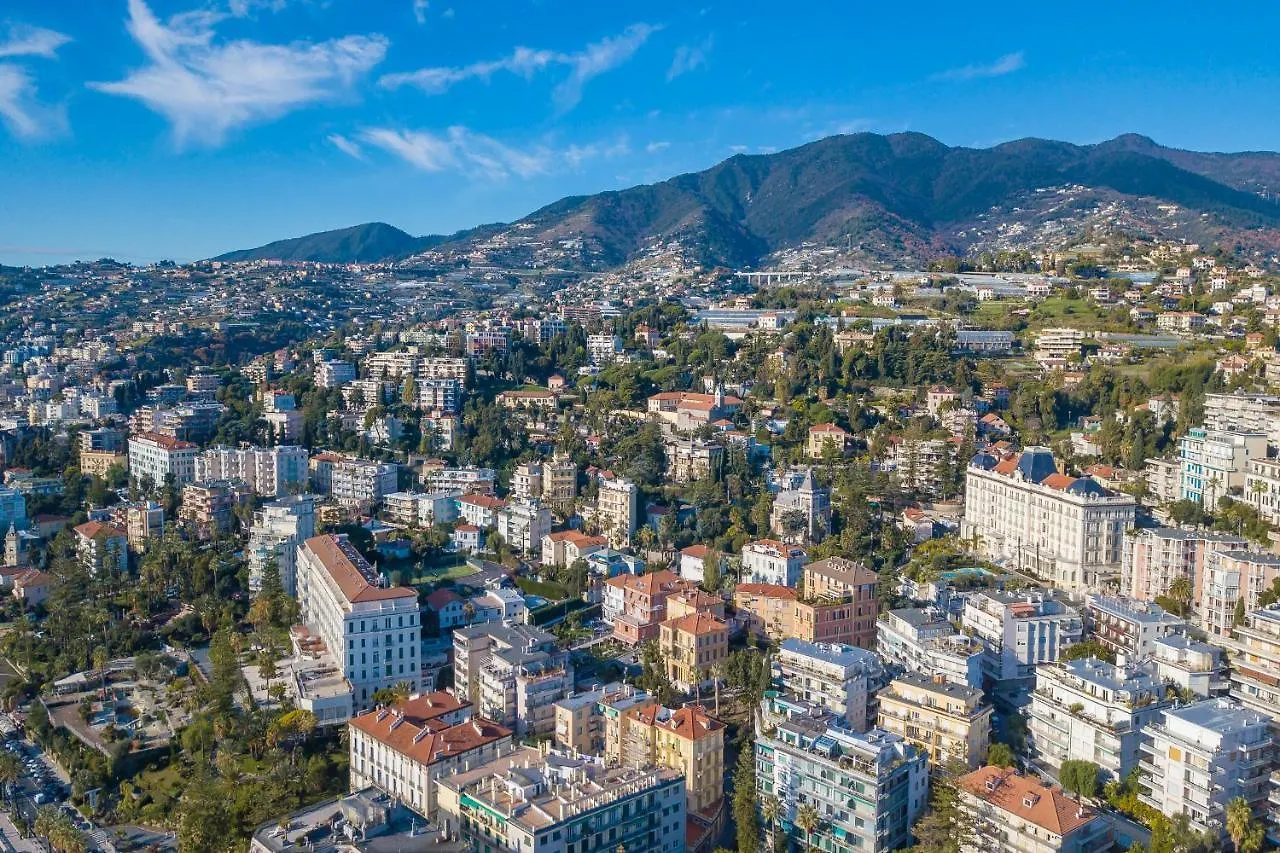 Villa Savoia Bach 0-13 Sanremo Apartment